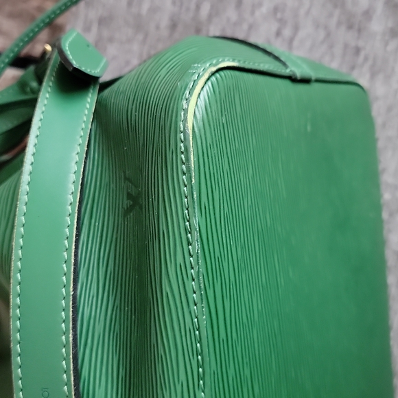 Authentic Louis Vuitton Green Noe MM - Picture 5 of 10